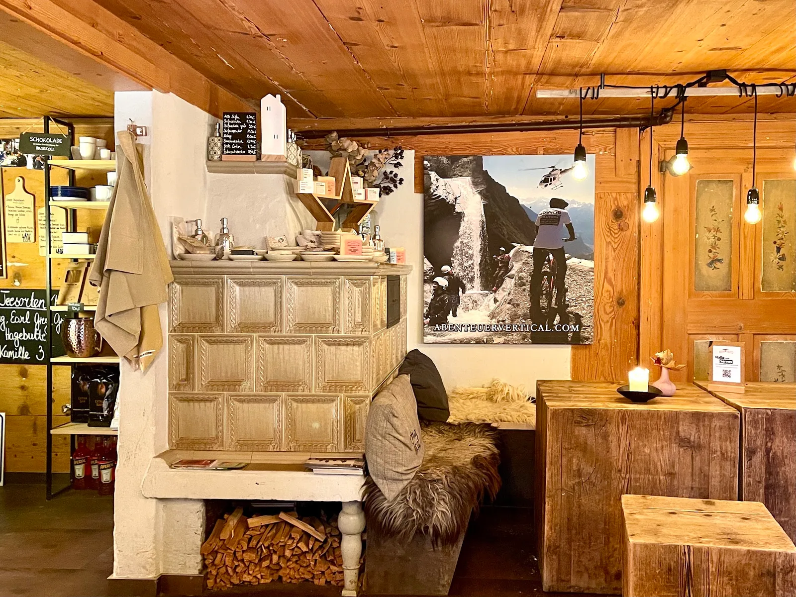 Kachelofen, Produkte und Sitzplatz in der Cantina Vertical